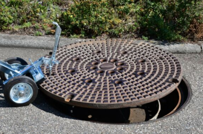 Schachtdeckelhebewagen