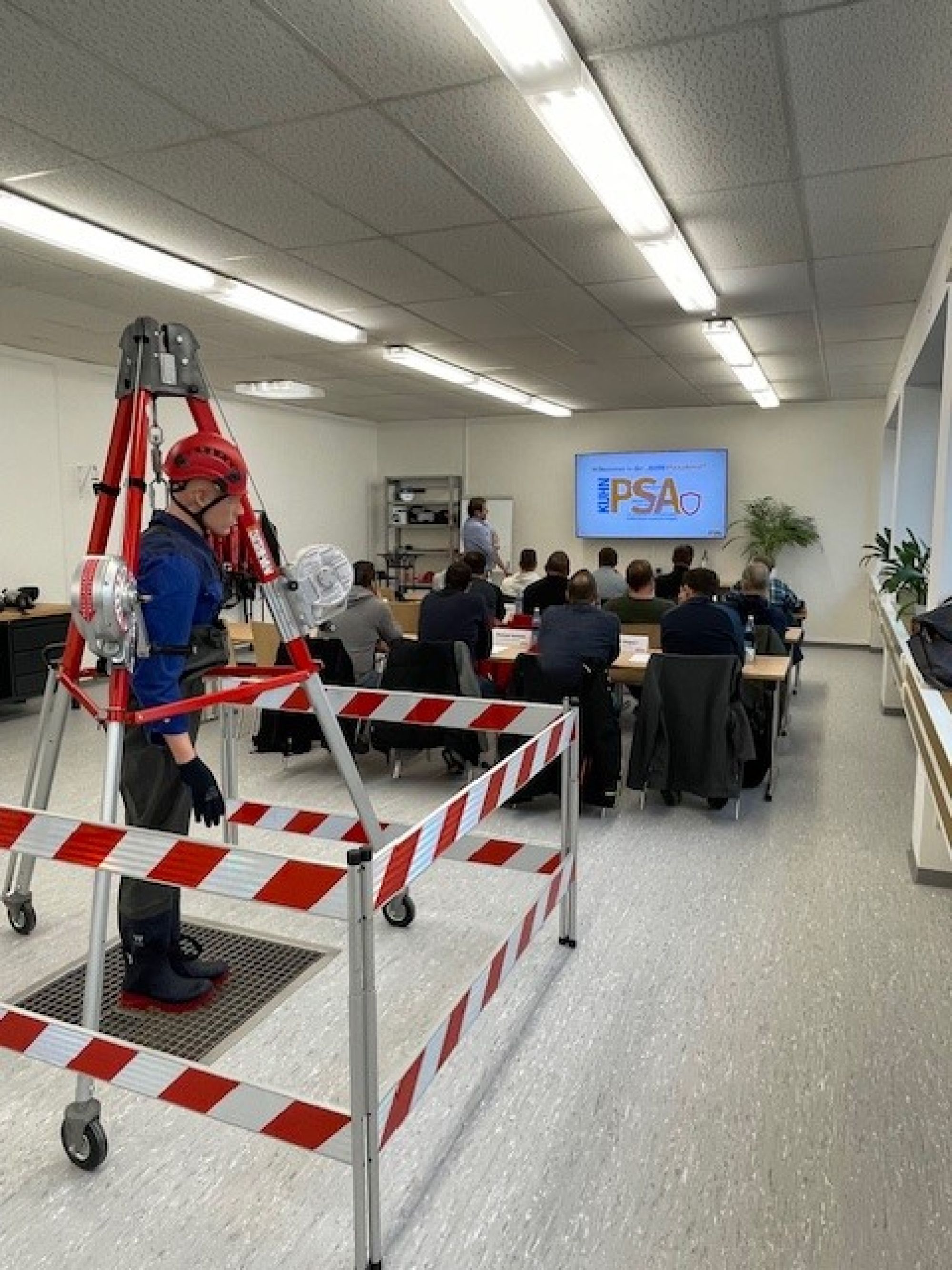 Sicherheitsschulung in den Räumen von KUHN PSA